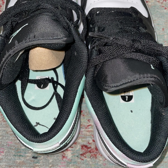 Worn once - Air Jordan 1 Low SE - White - Mint Foam - Black - Picture 6 of 9